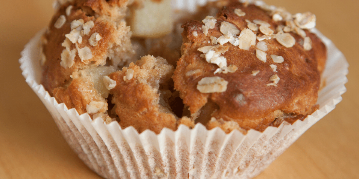 cinnamon apple oatmeal muffins