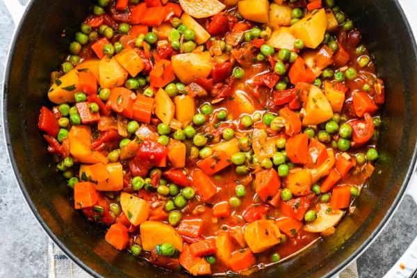 Braised Green Peas with Tomatoes, Carrots and Potatoes